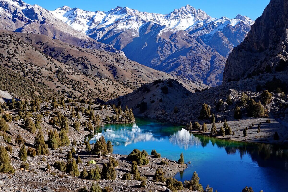 Таджикистан горы. Фанские горы Таджикистан. Фанские горы Памир. Фанские озера Таджикистан. Фанские горы Узбекистан.