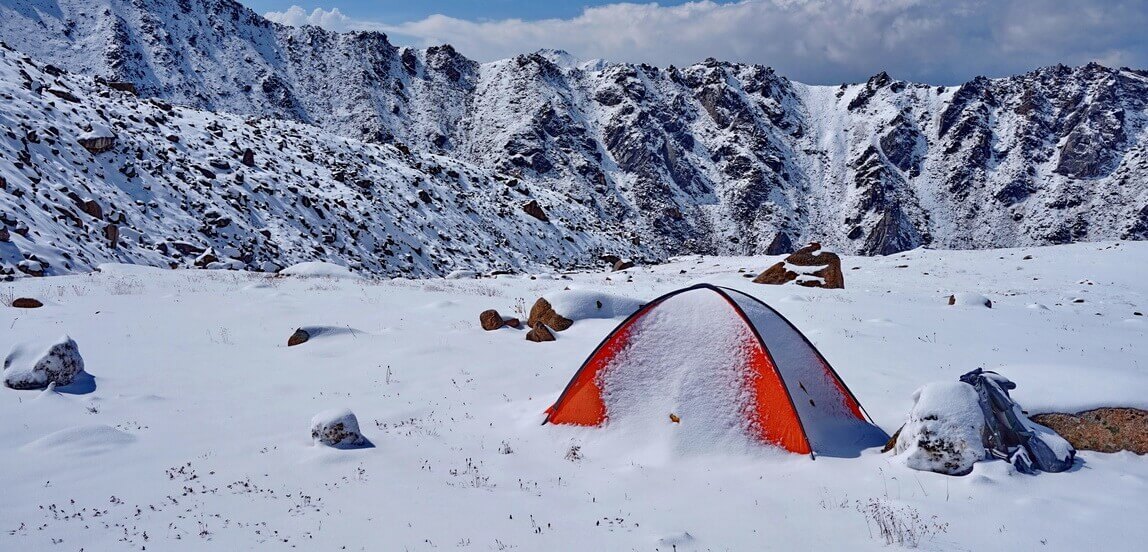 Когда заканчивается сезон многодневных горных походов в Алматинских горах?